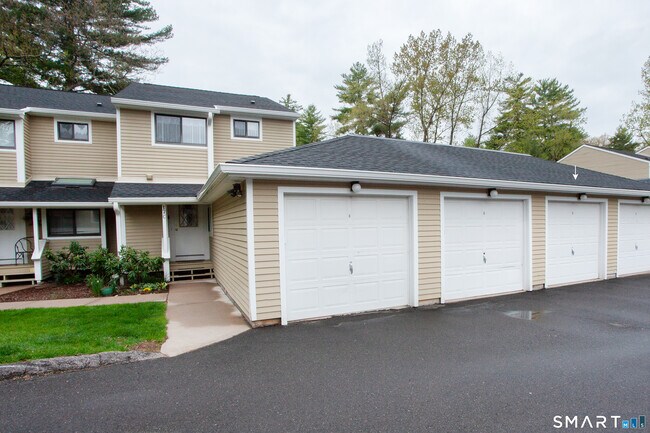 Building Photo - 17 Wiggins Farm Dr
