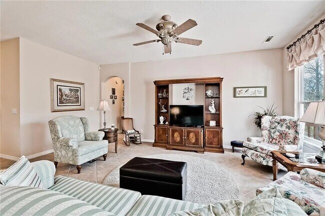 Building Photo - 15 Glenbrook Ln