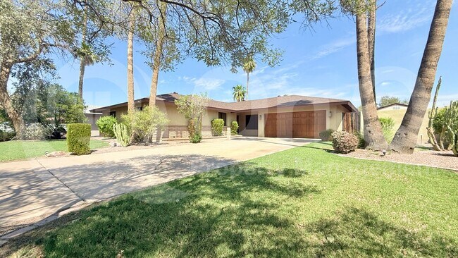 Building Photo - 3821 S Kenwood Ln