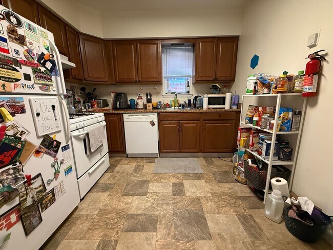 Building Photo - 5921-5923-5923 Nicholson St