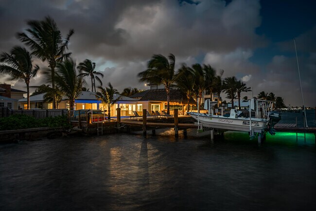 Building Photo - 844 East Dr