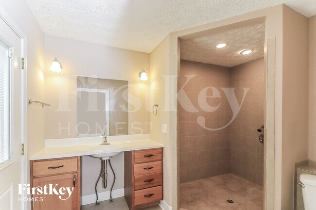 Building Photo - 2835 Twin Springs Dr