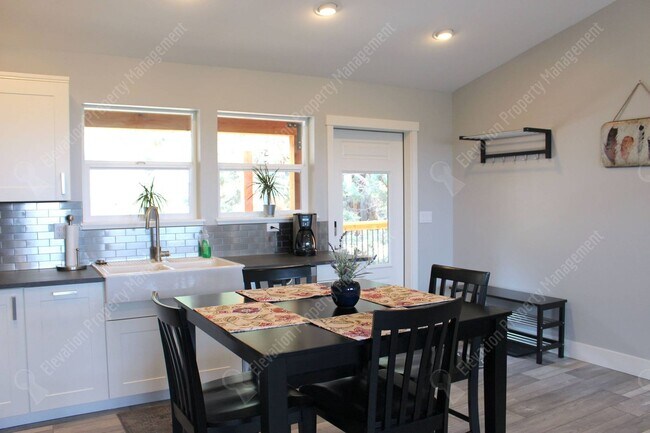 Building Photo - 2485 NW Todds Crest Dr