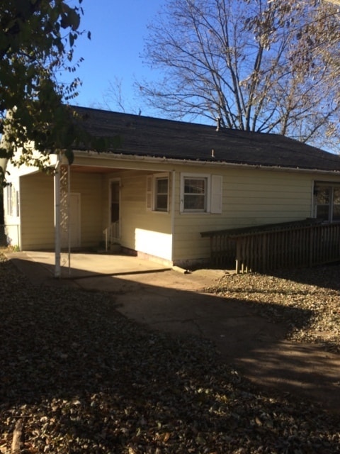 Primary Photo - 2 Bedroom House close to High School