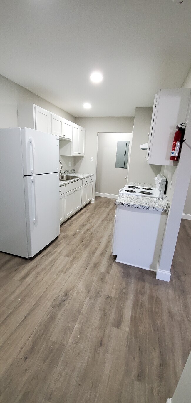 Kitchen - 8552 Rush Ave