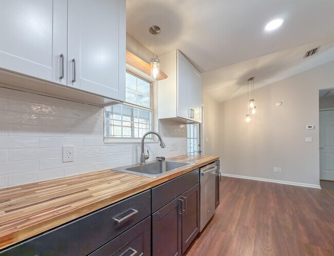 Building Photo - 3122 Pleasant Ct