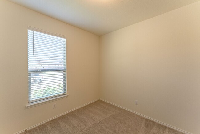 Building Photo - Elegantly Spacious 3-Bed, 2-Bath Home in Round Rock