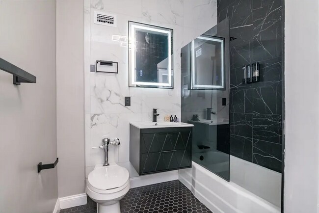 Building Photo - 140 Chestnut St