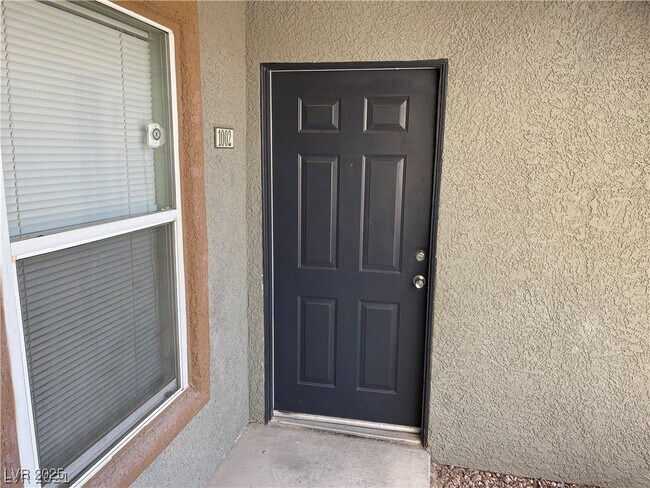 Building Photo - 555 E Silverado Ranch Blvd