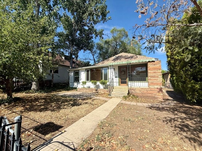 Building Photo - Charming home close to downtown!