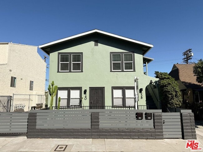 Primary Photo - 338 S Benton Way