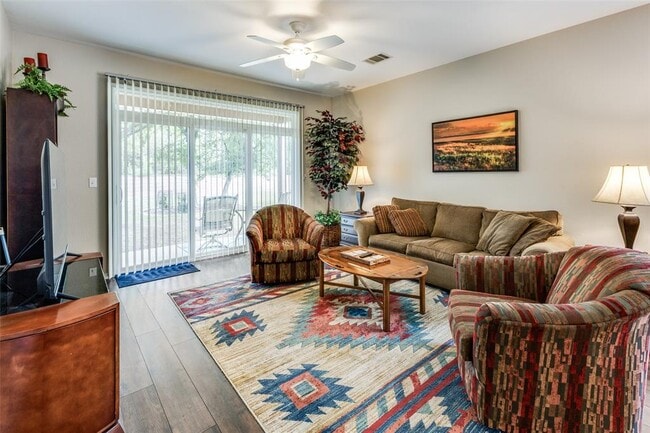 Building Photo - 203 Essex Ln