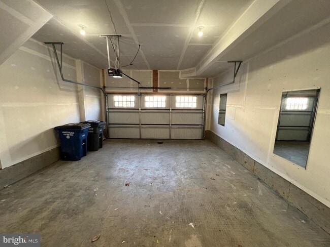 Building Photo - 1800 Cherry Birch St