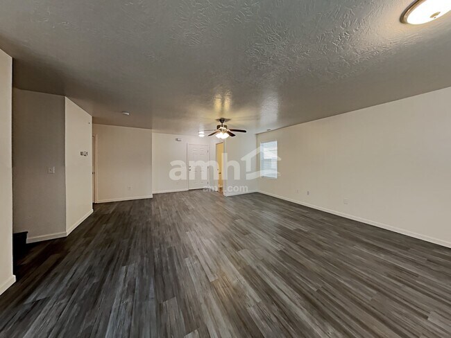 Building Photo - 4454 N Longabaugh Way