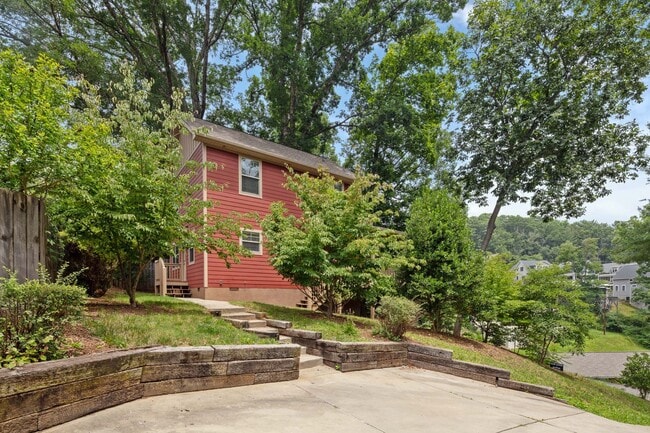 Building Photo - Modern Kenilworth Home