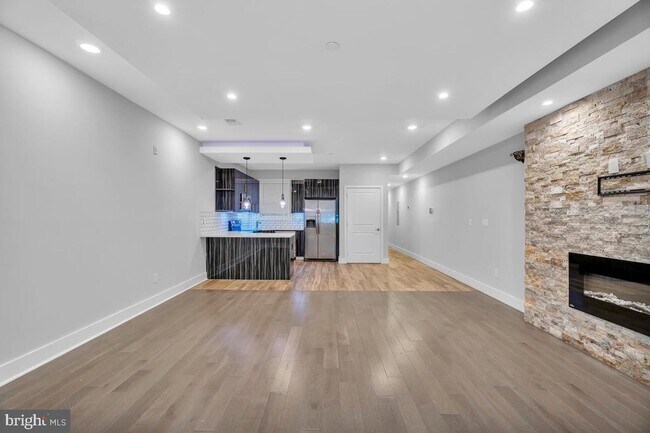 Building Photo - 2562 Frankford Ave