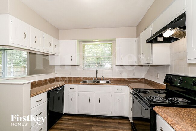 Building Photo - 634 Watkins Glen Dr