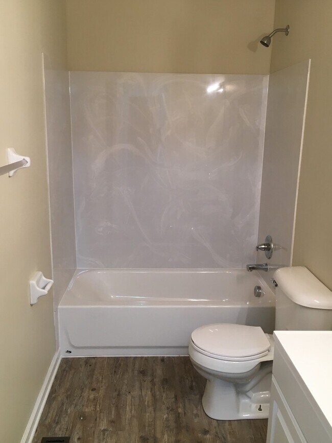 Building Photo - **BEAUTIFULLY REMODELED 2-BEDROOM HOME W/ 2-CAR GARAGE!!**