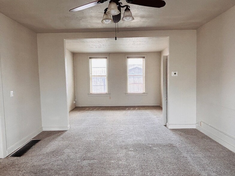 Building Photo - 12 E 200 S