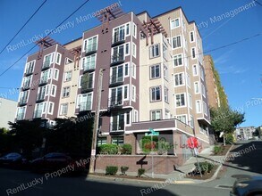 Building Photo - GORGEOUS & LARGE 1-Bedroom Unit w/Office N...