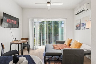 Building Photo - 596 W 9th St