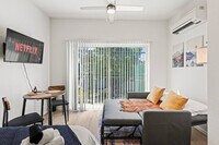 Building Photo - 596 W 9th St