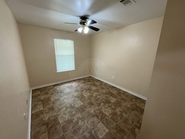Building Photo - 2707 Casey Dr