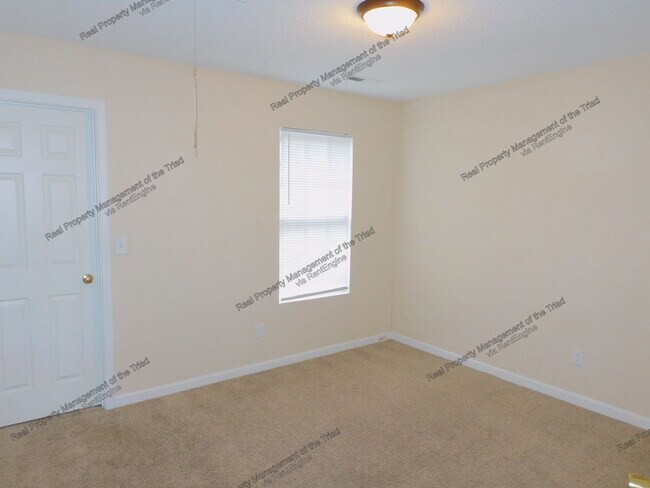 Building Photo - 3096 Canterbury Park Dr