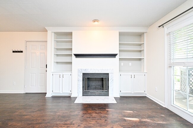 Building Photo - 3021 Stratford Ct