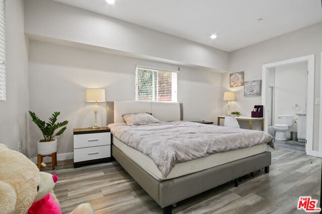 Building Photo - 1805 S New England St