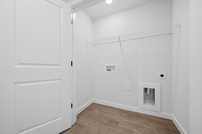 Building Photo - Hickory Duplex 131