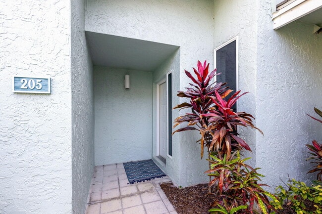 Building Photo - 205 Mainsail Cir