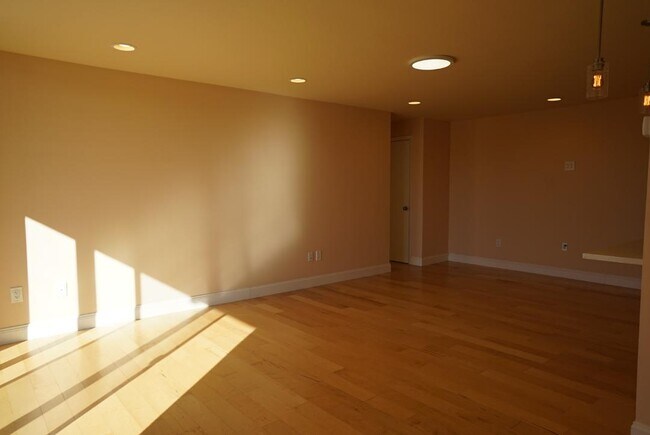 Spacious living room open to kitchen and adjoining balcony - 4520 King St