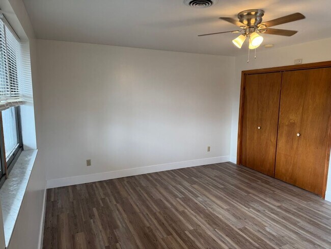 Building Photo - 1748 Jancey St