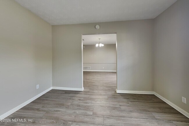 Building Photo - 671 Custer Cir