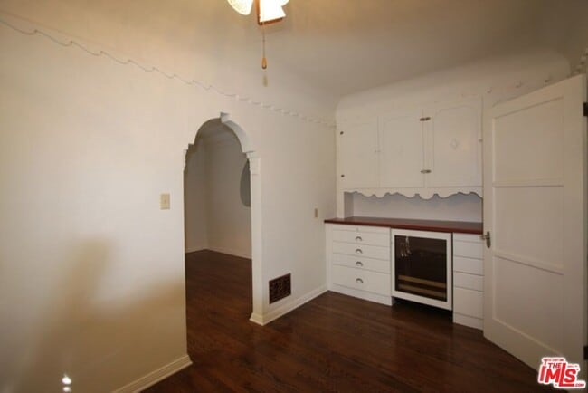 Building Photo - 1114 S Clark Dr