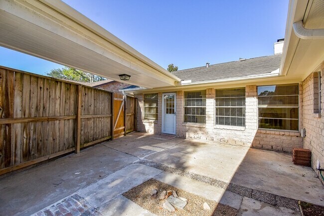 Building Photo - 2835 Pepperwood Dr