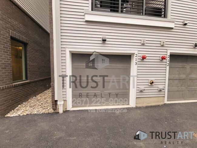 Building Photo - 3150 N Park Ave