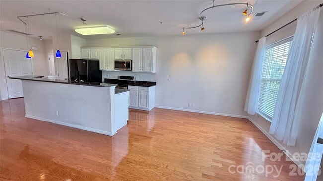 Building Photo - 14668 Via Sorrento Dr