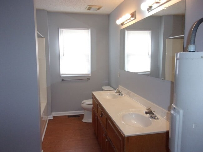 Building Photo - 3 Bedroom 1 Bath Home