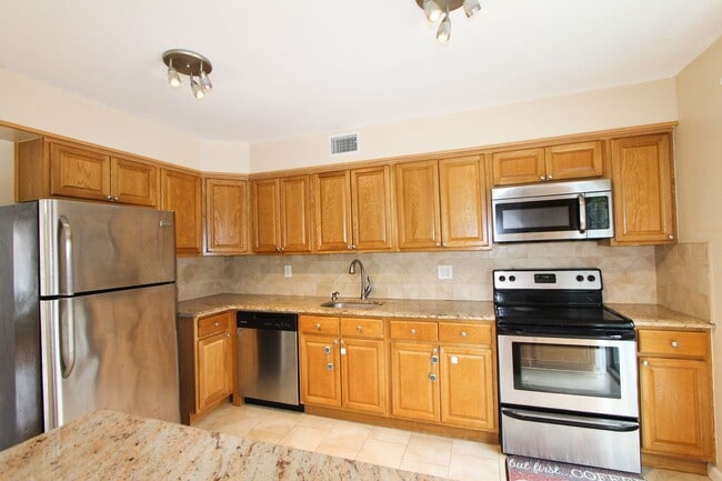 Building Photo - 617 Renz St