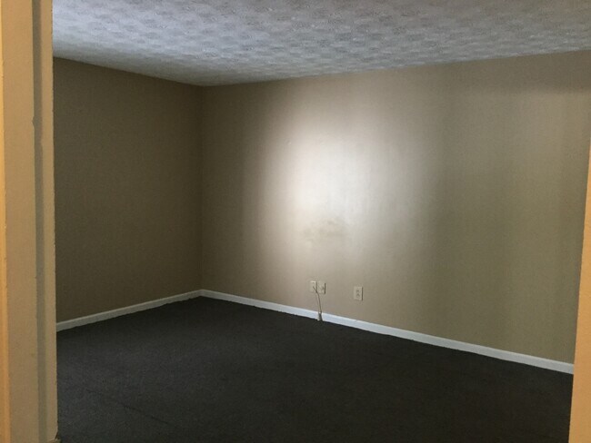 Building Photo - Great Condo Unit Available For Only $1,100...