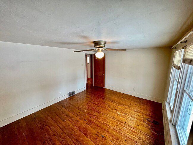 Building Photo - 120 Cotter Rd