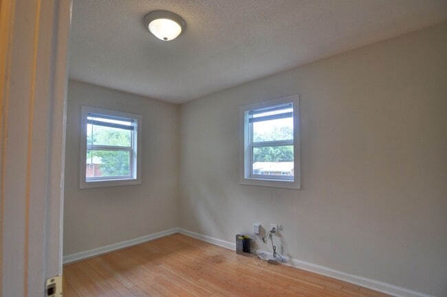 Building Photo - Cute 2 bedroom - Close to Downtown Carrboro and  UNC!