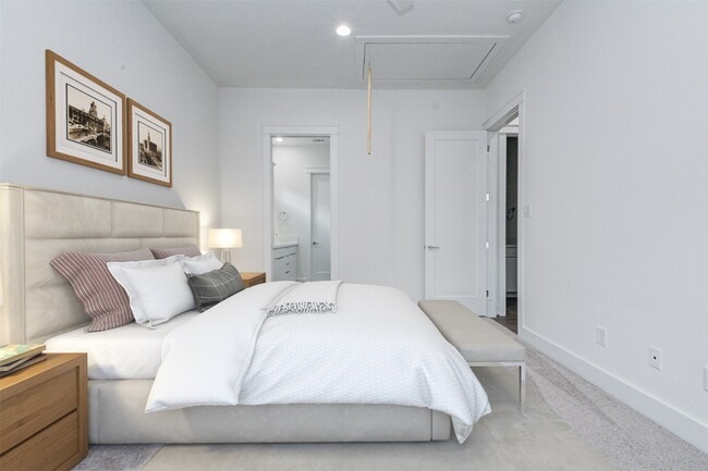 Building Photo - 1123 W 17th St