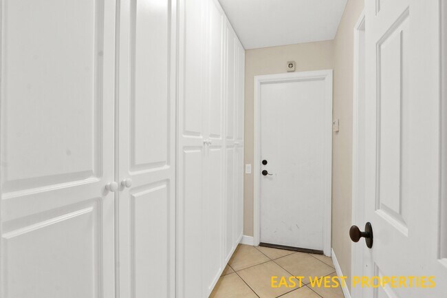 Building Photo - 18 Timbergate