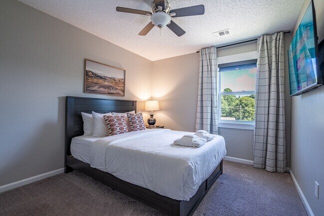 Building Photo - 25 Jennifer Ln