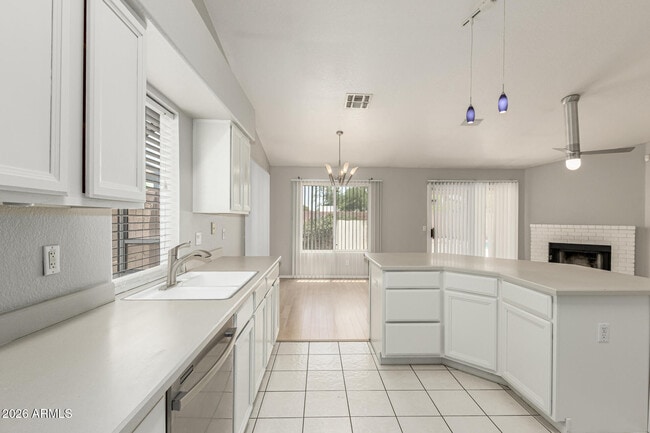 Building Photo - 2243 E Edna Ave