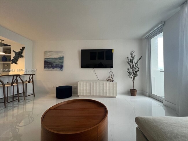 Building Photo - 100 Lincoln Rd