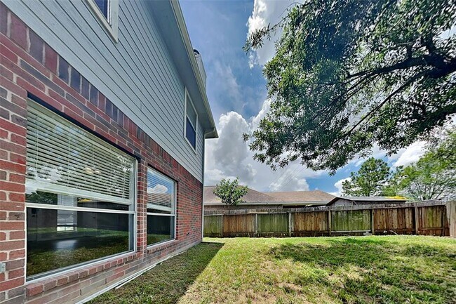 Building Photo - 7447 River Pines Dr
